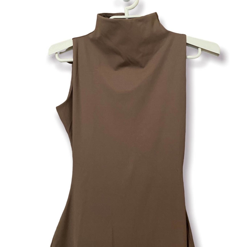 SKIMS ALL IN ONE MOCK NECK SLEEVELESS ONESIE UMBER NWT - Picture 3 of 9